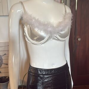 Sexy white feather bra, size M. Adjustment straps. Like new. Satin feel.